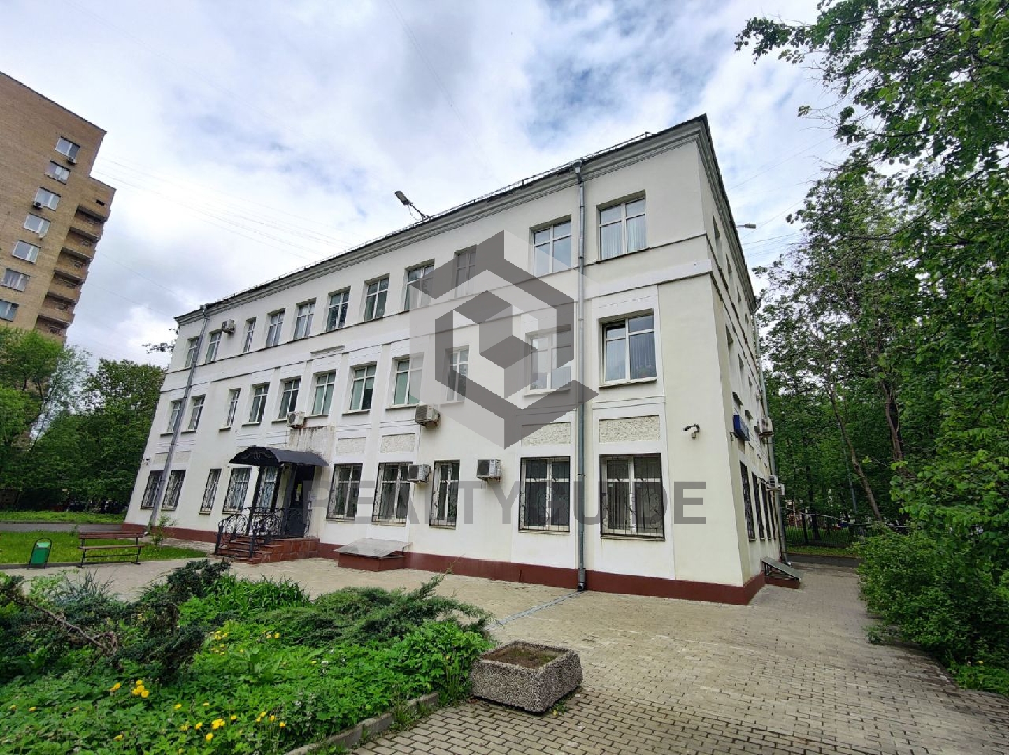 Административное здание  Пилота Нестерова, 5